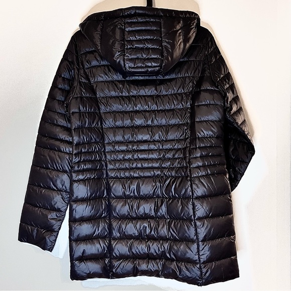 Women’s Point Zero Ultralight Packable Parka - Picture 2 of 3